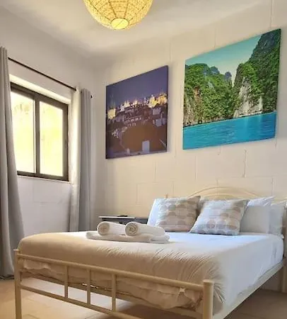 Sunny With Rooftop Terrace In Victoria Apartment *