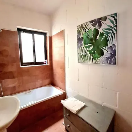 Sunny With Rooftop Terrace In Victoria * Ghajn il-Kbira (Gozo)