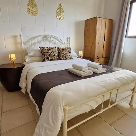 Sunny With Rooftop Terrace In Victoria Lägenhet Ghajn il-Kbira (Gozo)