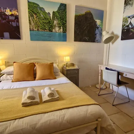 Sunny With Rooftop Terrace In Victoria Lägenhet Ghajn il-Kbira (Gozo)