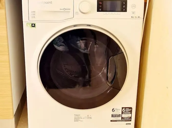 Sunny With Rooftop Terrace In Victoria Apartament