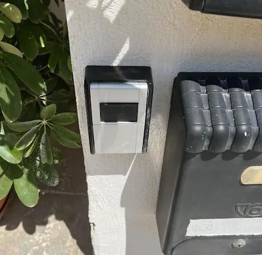 Sunny With Rooftop Terrace In Victoria Apartament